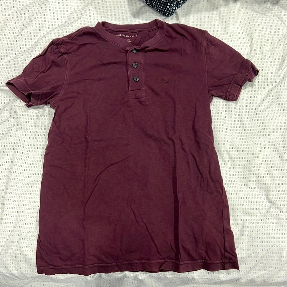 American Eagle button-up tee shirt — Maroon